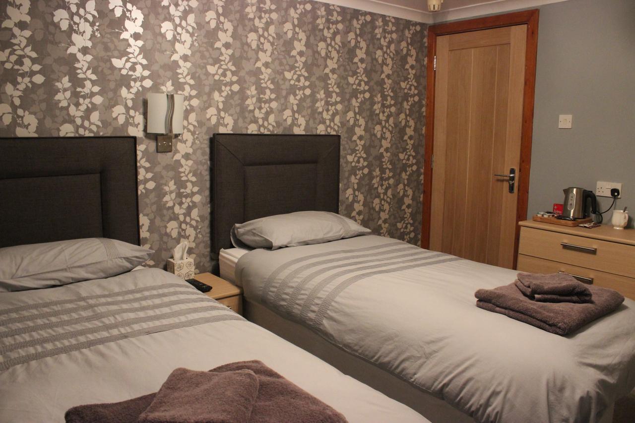 The New Lodge Pontardawe Экстерьер фото