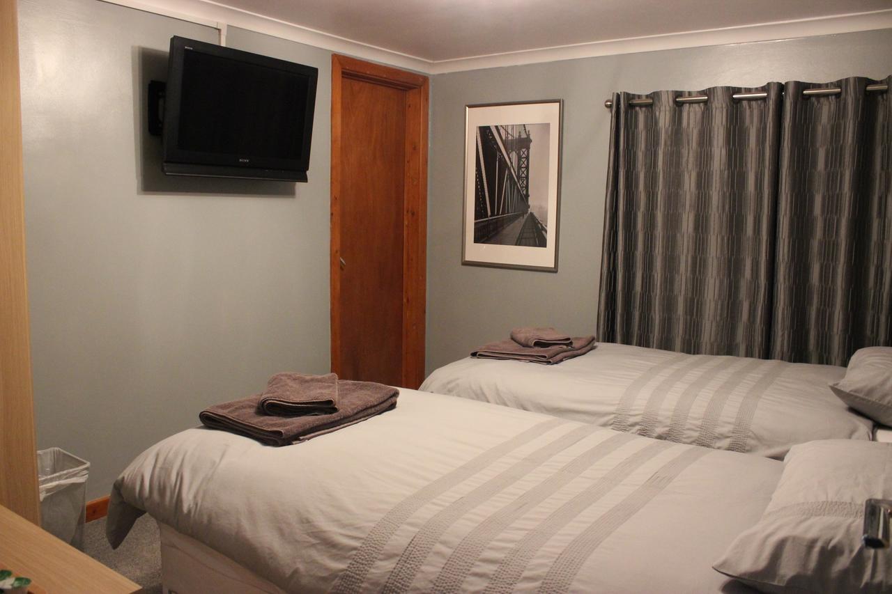 The New Lodge Pontardawe Экстерьер фото